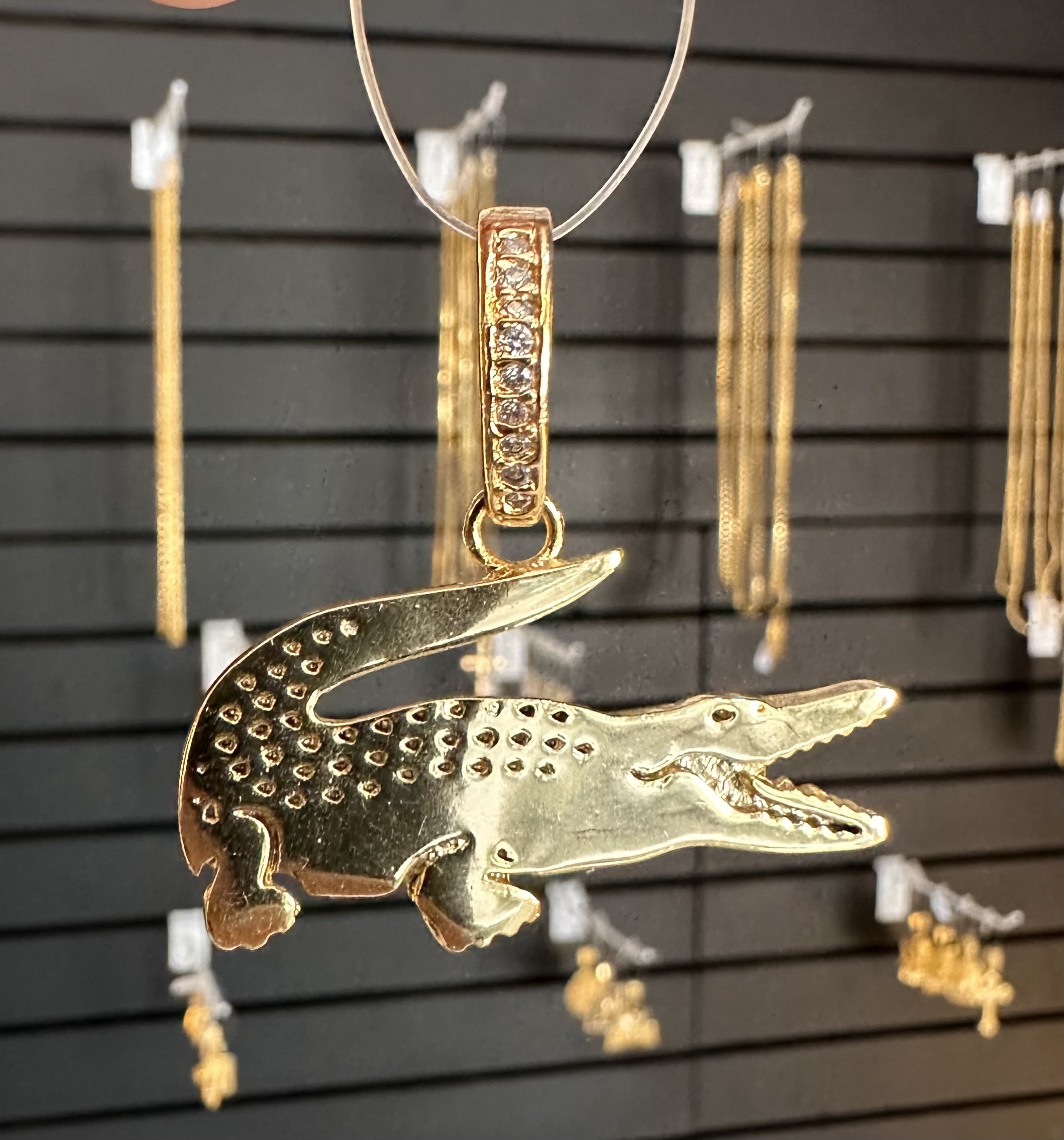 Pingente de Jacaré Banhado a Ouro 18K