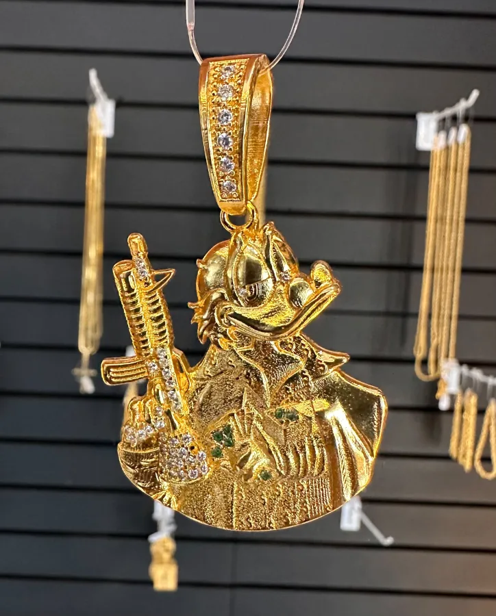 Pingente Tio Patinhas Banhado a Ouro 18k
