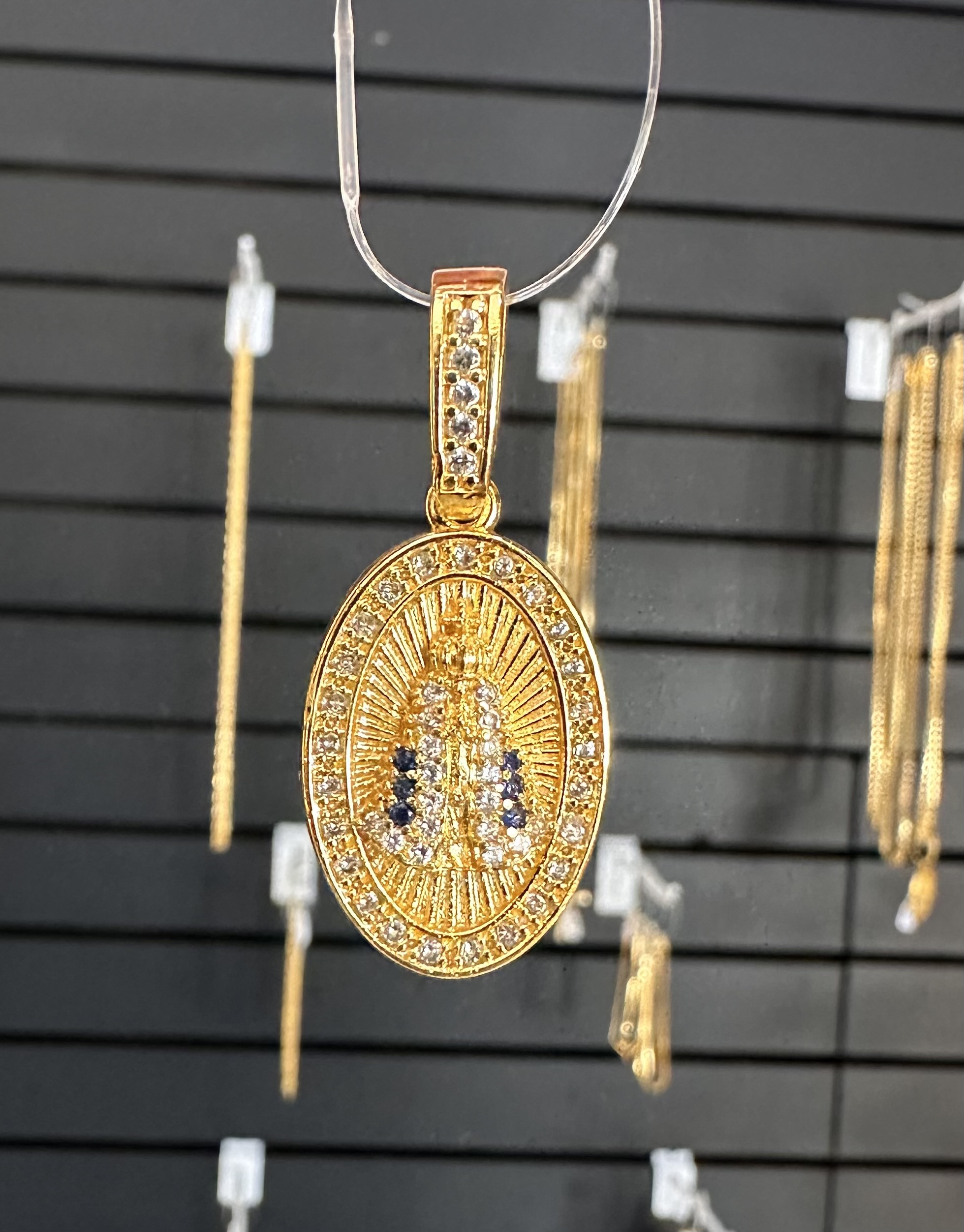 Pingente da Santa Banhado a Ouro 18k