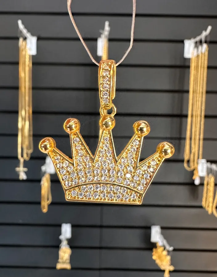 Pingente de Coroa Banhado a Ouro 18k
