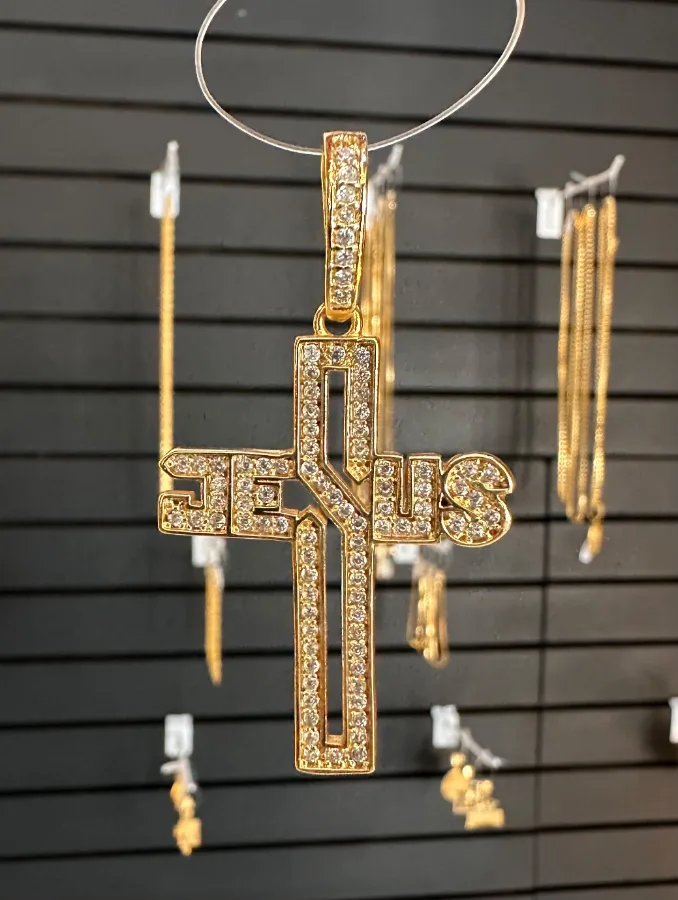 Pingente Jesus na Cruz Banhado a Ouro 18k